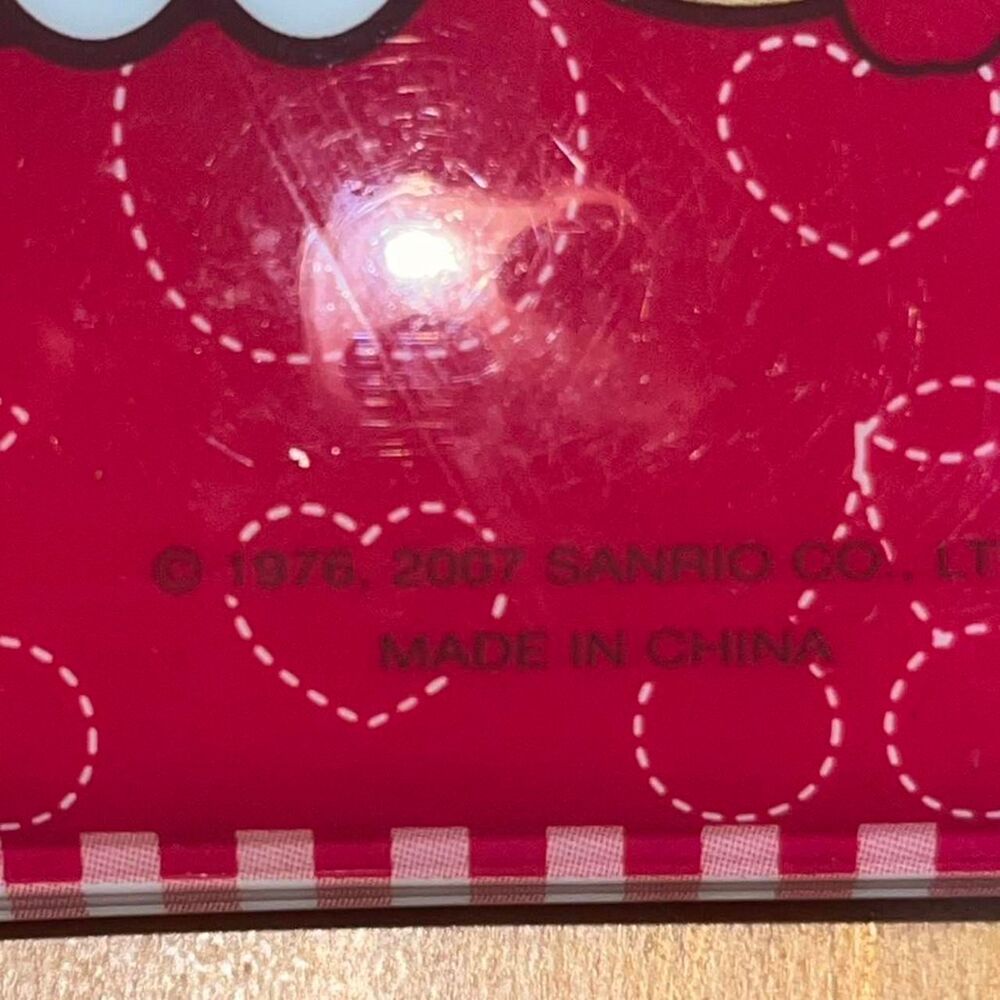 Vintage 2007 Sanrio Hello Kitty Red Vinyl Wallet - Picture 3 of 4